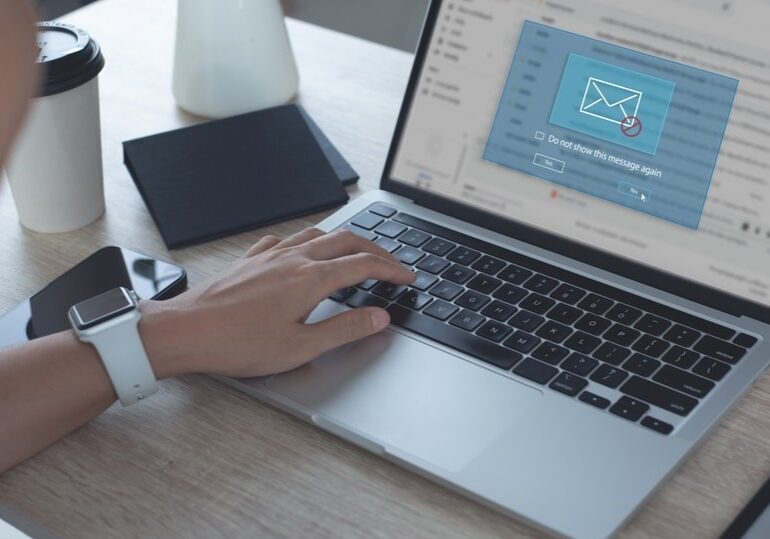 Blocking spam e-mail